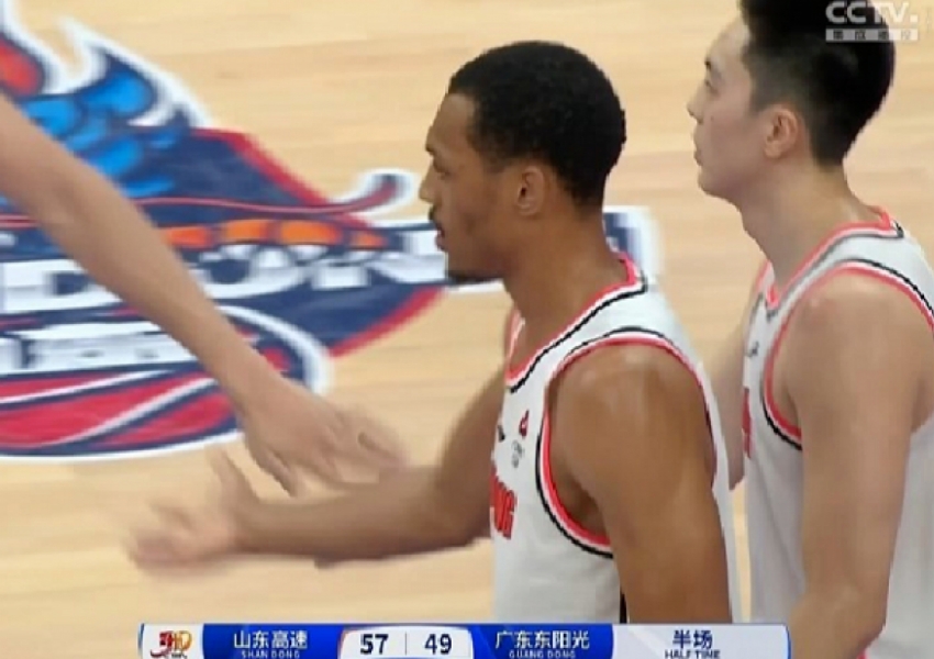 41 Offensive Rebounds Lost in Two Games! Another Defeat for Guangdong—Xu Jie’s Sudden Injury…-2