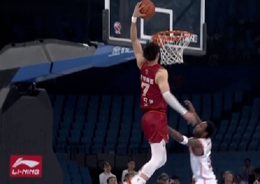 CBA Fans Chant "Yi Jianlian" to Distract; Chen Yingjun's 18 Points and 12 Assists Propel Beijing to Win Over Guangdong-0