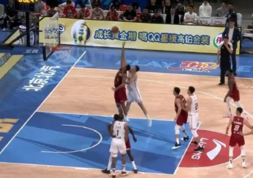 CBA Fans Chant "Yi Jianlian" to Distract; Chen Yingjun's 18 Points and 12 Assists Propel Beijing to Win Over Guangdong-2