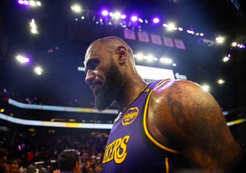 LeBron Posts a Rare -17 as Durant Leads Suns with Stellar Performance-1