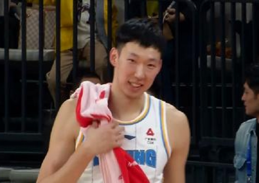 Thank You, Zhou Qi! 12 Shots to 20 Points! Finally Becoming the Starting Core…-1