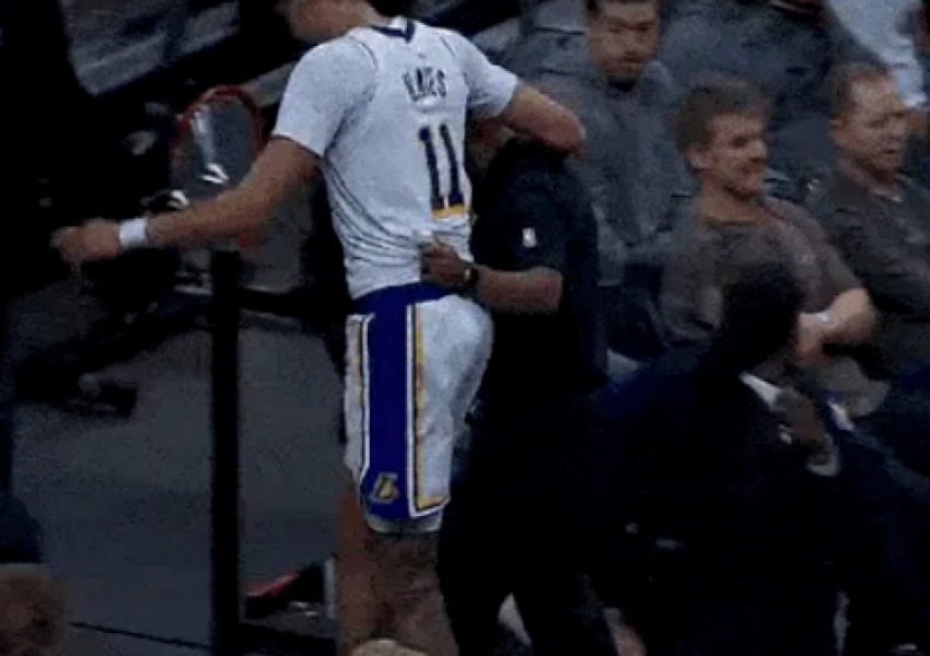 Unbelievable! Zero Points from a Starting Guard! Lakers Become the NBA’s Biggest Punchline-2