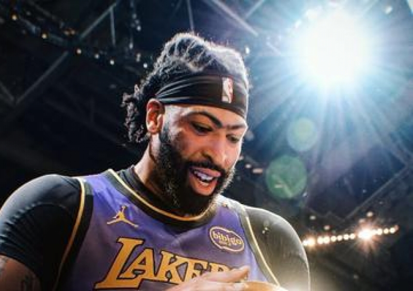 Anthony Davis Diagnosed: Lakers' Playoff Hopes in Jeopardy Once Again-0
