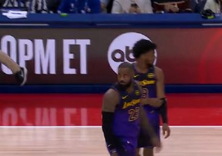 Anthony Davis Diagnosed: Lakers' Playoff Hopes in Jeopardy Once Again-1