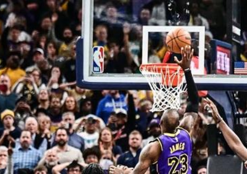 LeBron's Game-Winning Shot! Streak Almost Broken, One Play to Redeem Himself!-0
